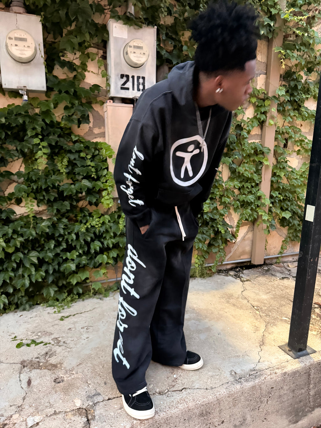 Cursive baggy sweatpants