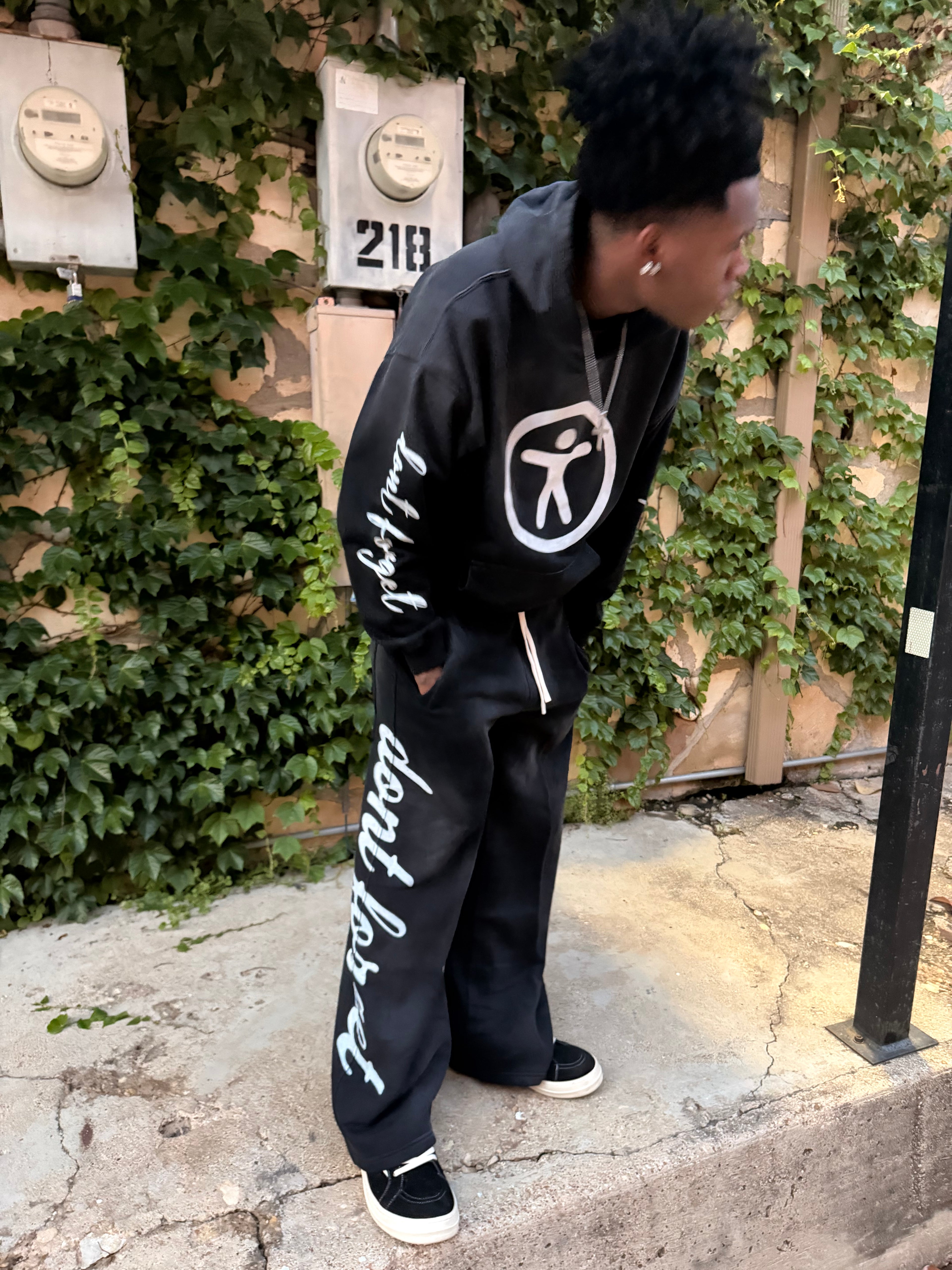Cursive baggy sweatpants