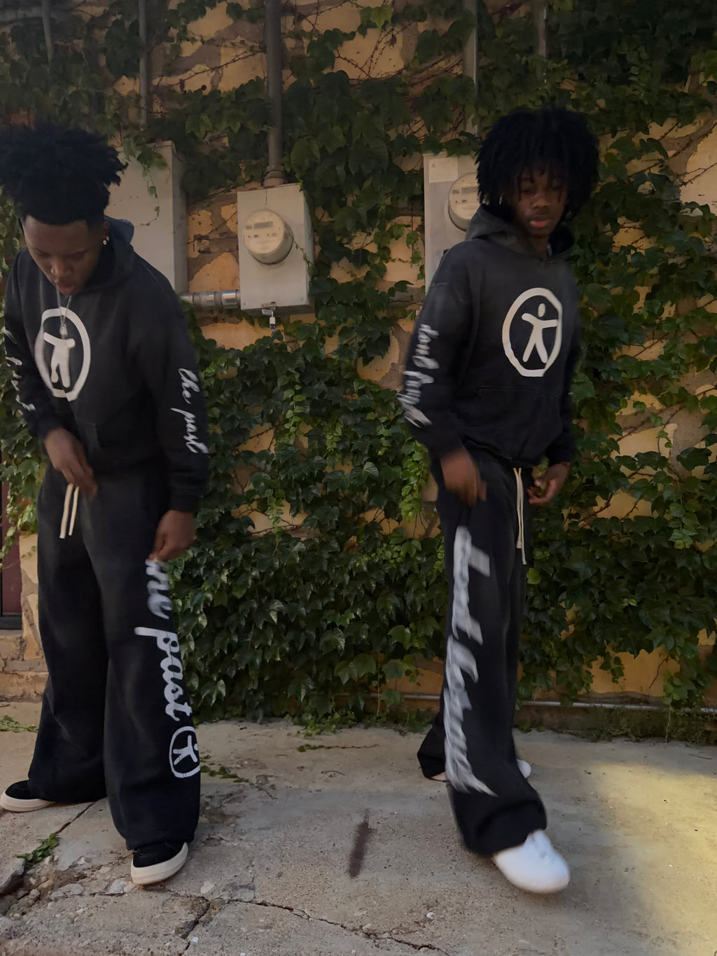 Cursive baggy sweatpants