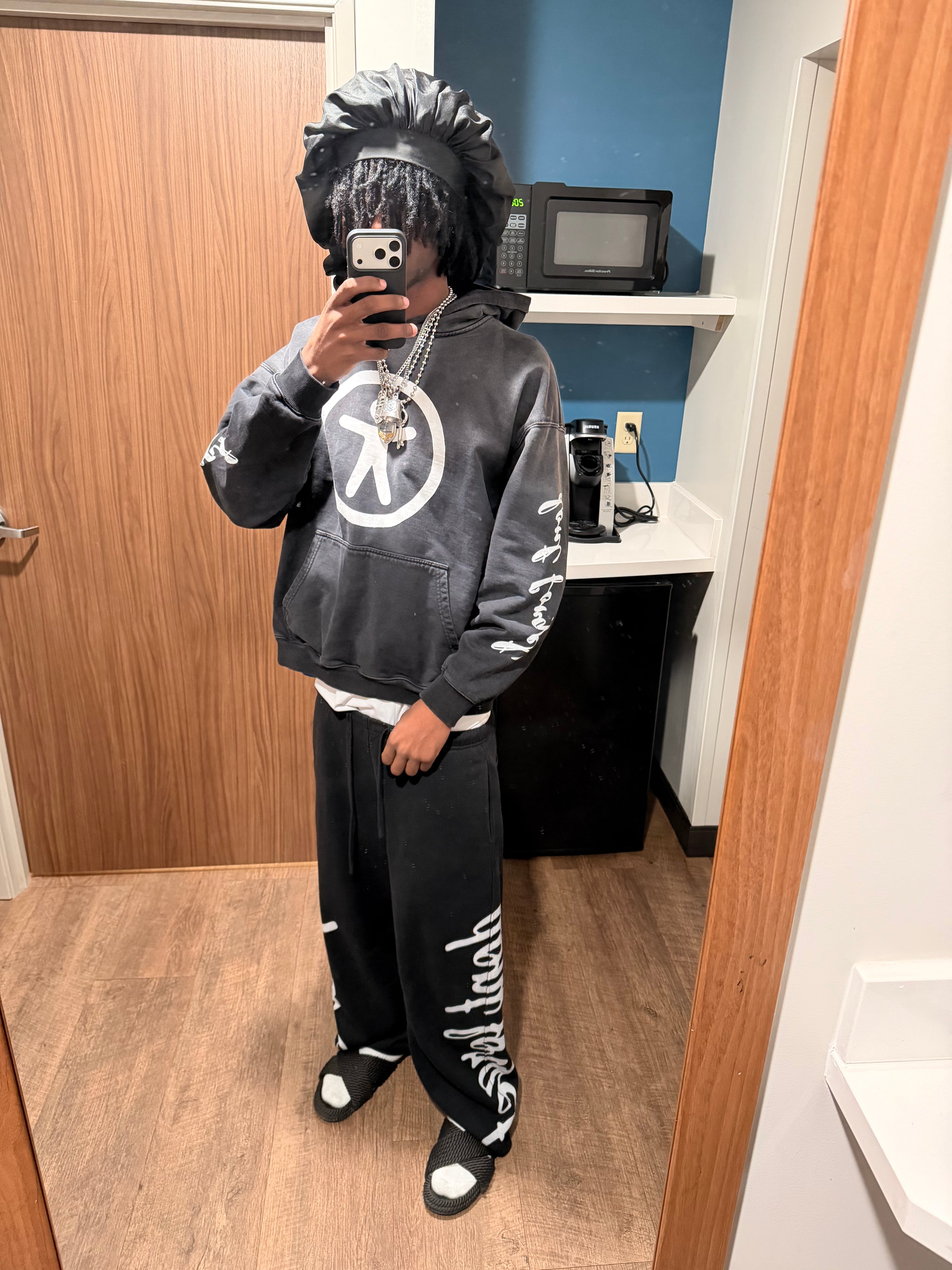 Cursive baggy sweatpants
