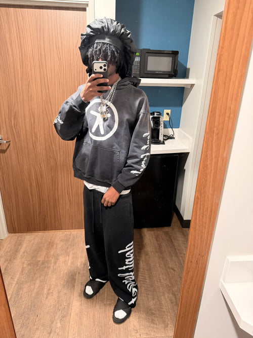 Cursive baggy sweatpants