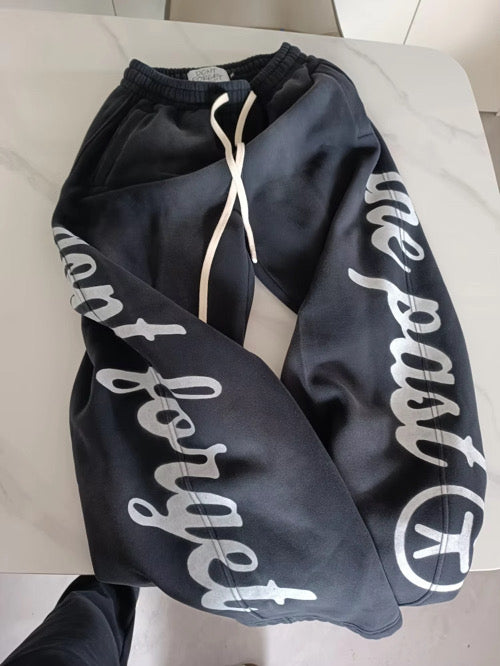 Cursive baggy sweatpants